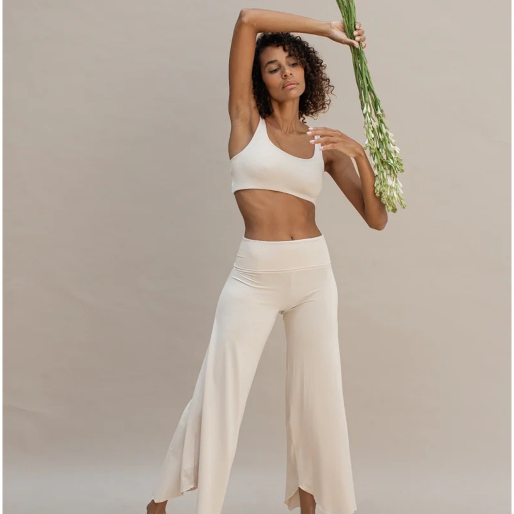 Indigo Luna Layla flare crop yoga pants